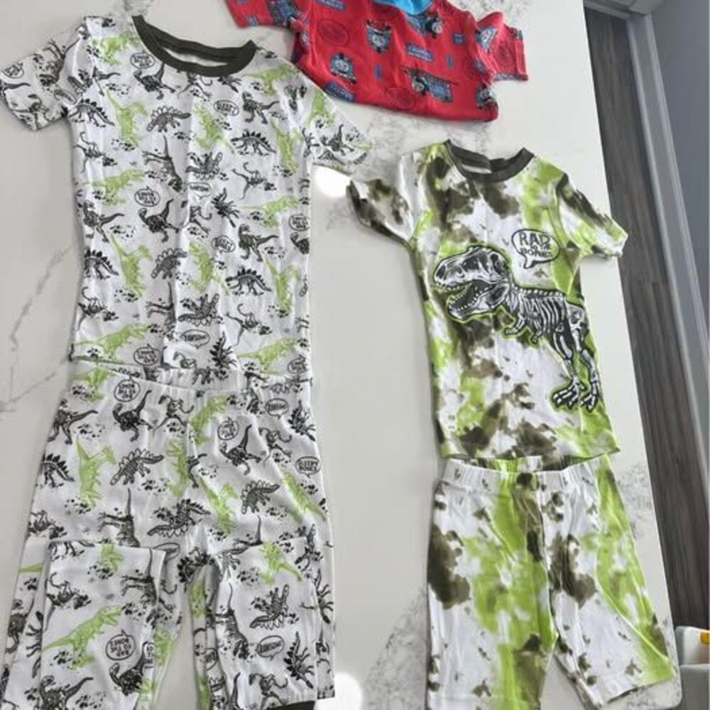 Size 6 Toddler Pajamas dinosaur & Thomas the Tank Engine short sleeve